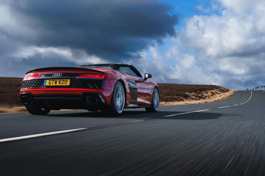  Audi R8 V10 Performance Spyder 2019 года  (UK) (фото 32 из 40)